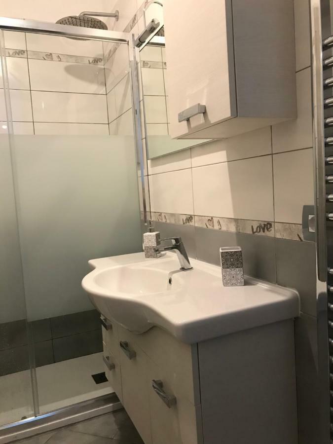 Accogliente Bilocale Lägenhet Milano Exteriör bild