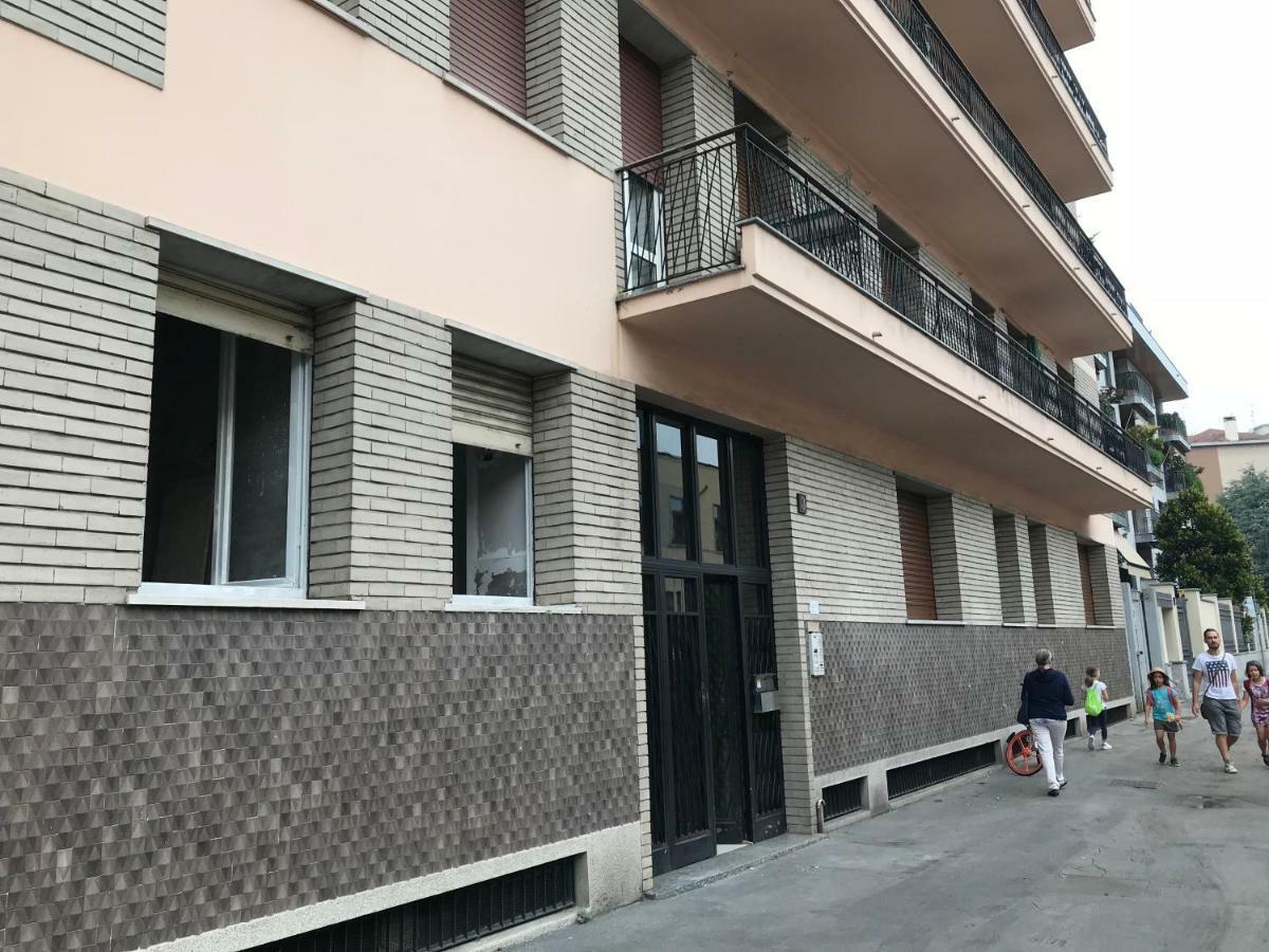 Accogliente Bilocale Lägenhet Milano Exteriör bild